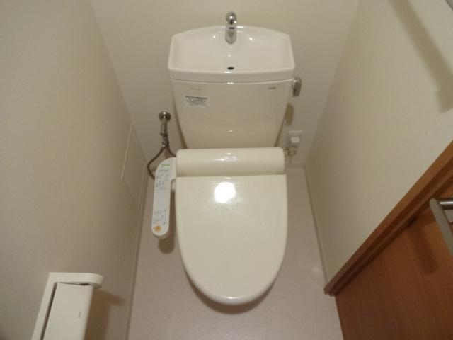 トイレ　おしりに優しい温水洗浄便座です