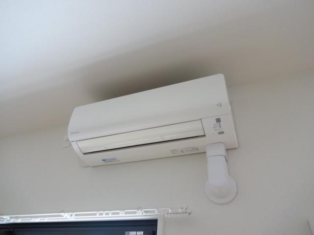 その他設備　リビングにエアコンついてます。