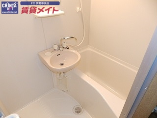 バス・シャワールーム　同物件別部屋の写真