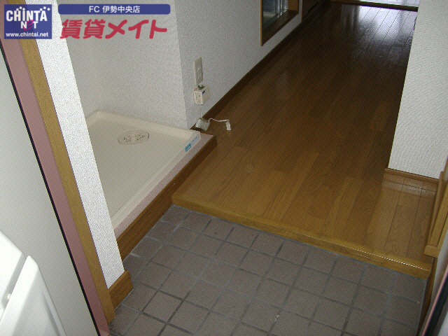 玄関　同物件別部屋の写真