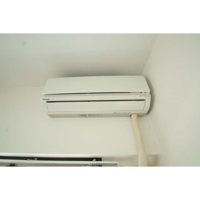 その他設備　エアコン（窓上）