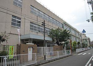 小学校　高井田東小学校（小学校）まで482m