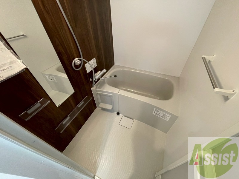 バス・シャワールーム　お風呂になります。一日の疲れを癒してくださいね。