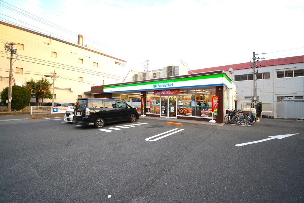 コンビニ　ファミリーマート氷室町店（コンビニ）まで433m