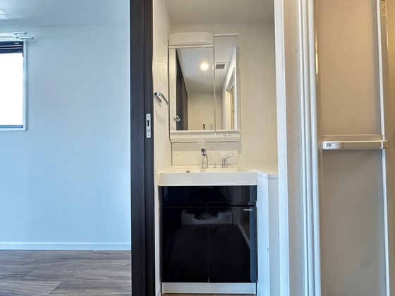 洗面設備　※別の部屋の写真です
