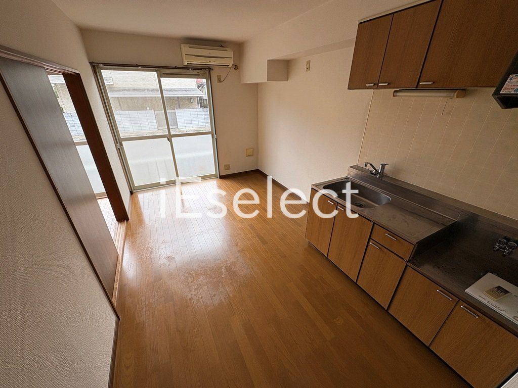 居室・リビング　広々開放的なリビングです♪