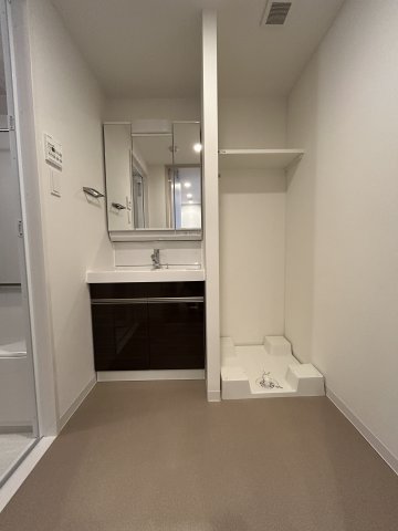 洗面設備　コンパクトで使いやすい洗面所