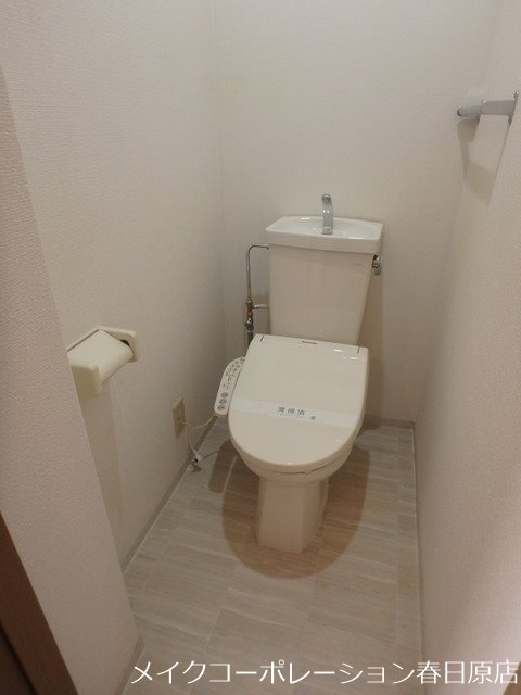 トイレ　写真は同型タイプ