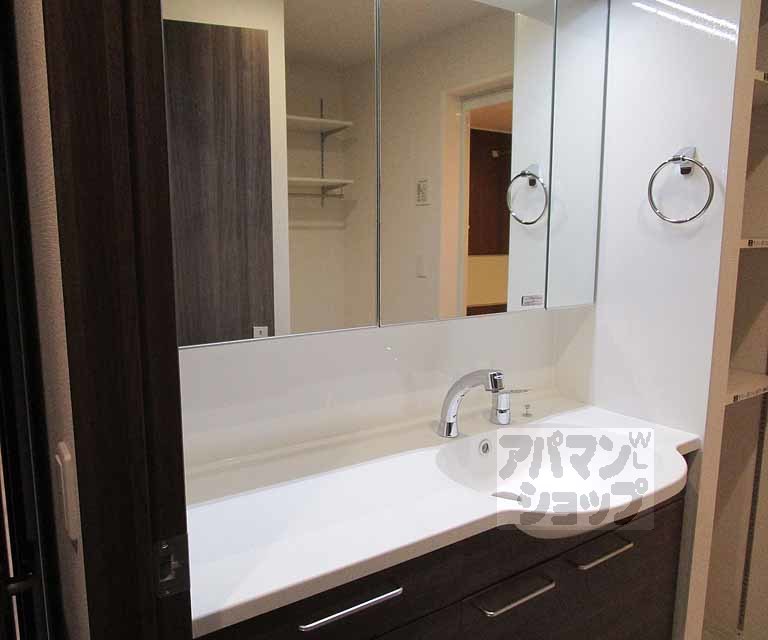 洗面設備　２０２号室の写真です。