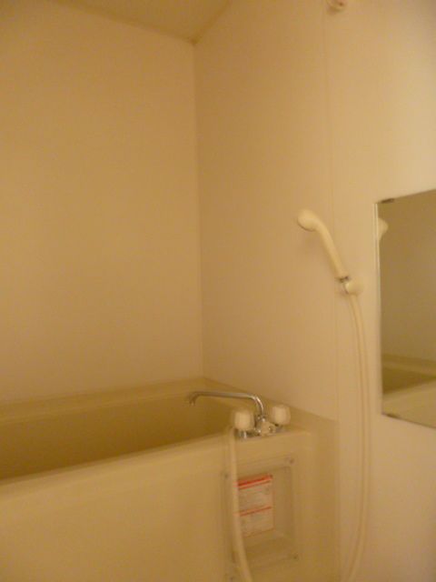 バス・シャワールーム　清潔感あるバスルーム