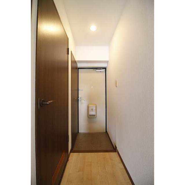 玄関　※同間取２０４号室です。