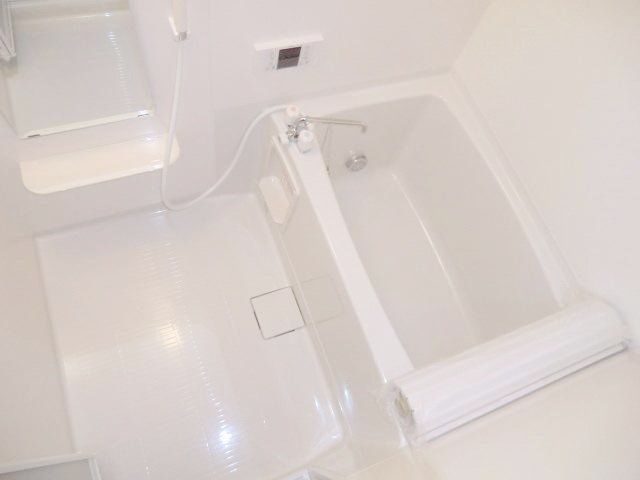 バス・シャワールーム　追い焚き付きの浴室です