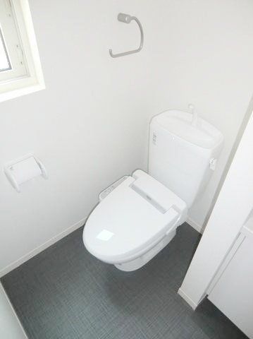 トイレ　洗浄機能付きの便座です