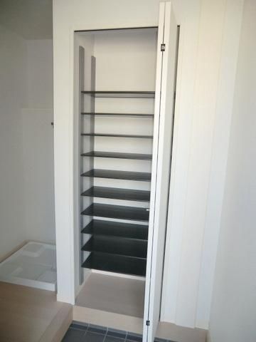 玄関　シューズボックス付きの玄関です