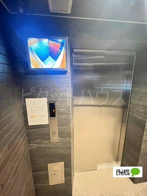 ロビー　エレベーター
