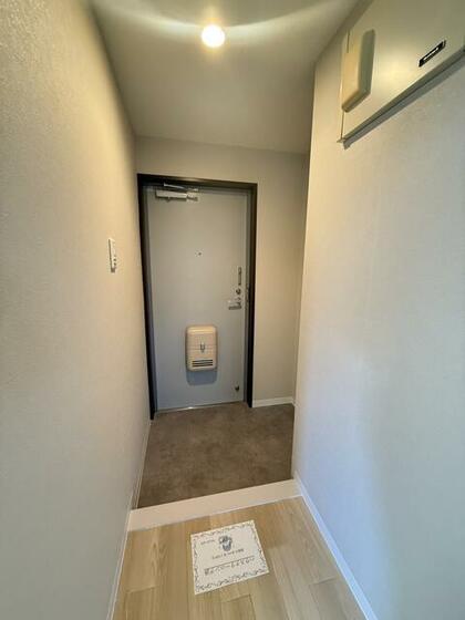 玄関　室内写真は同間取り別部屋の写真となります。