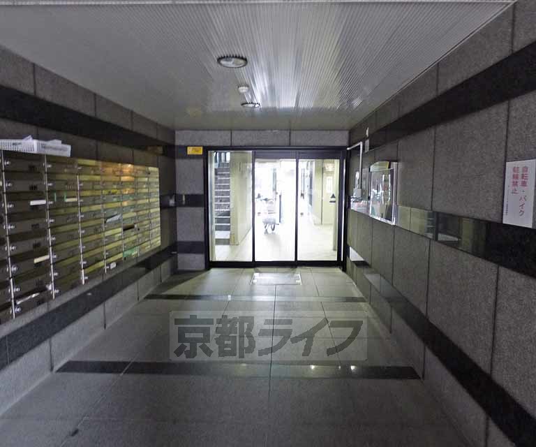 その他共有部分　建物入り口です。