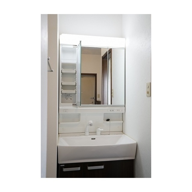 洗面設備　スペースが確保できる洗面所です