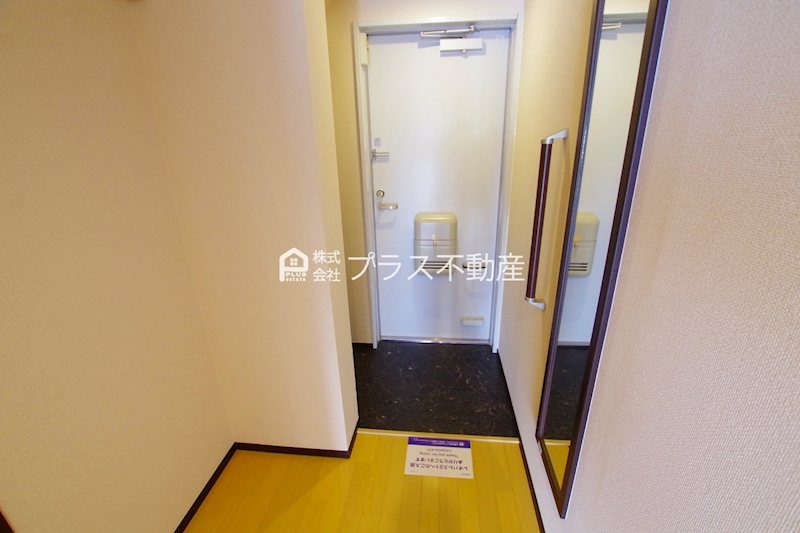 玄関　設備・仕様は号室により異なる為、現況を優先致します。