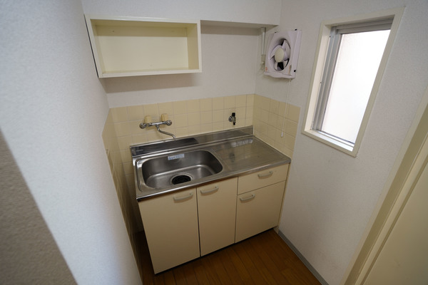 キッチン　同じ建物の別なお部屋