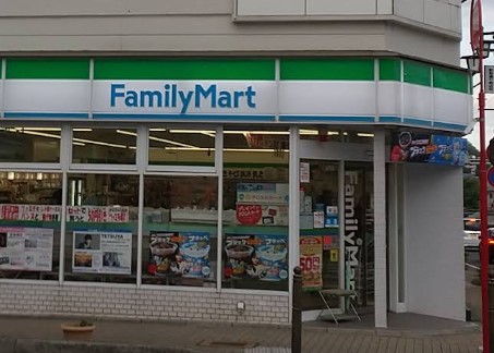 コンビニ　ファミリーマート秦野本町店（コンビニ）まで499m