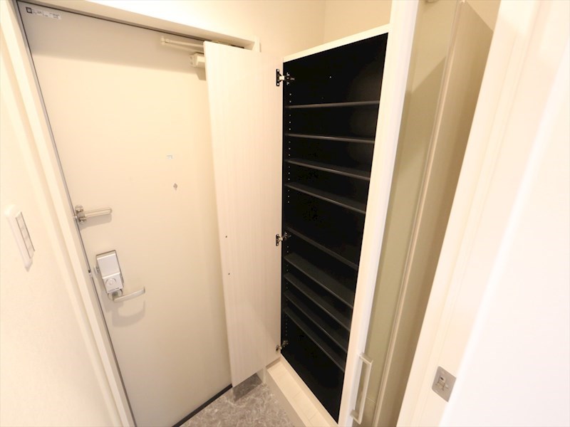 玄関　玄関　シューズボックス付（収納充実してます）