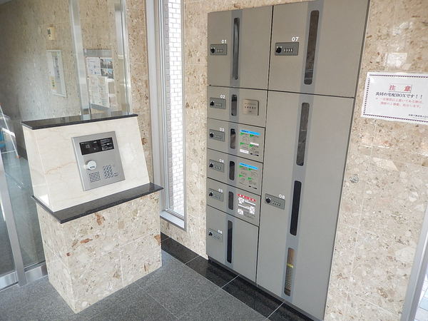 ロビー　オートロックと宅配ボックス
