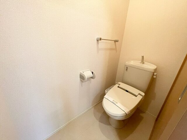 トイレ　温水洗浄便座