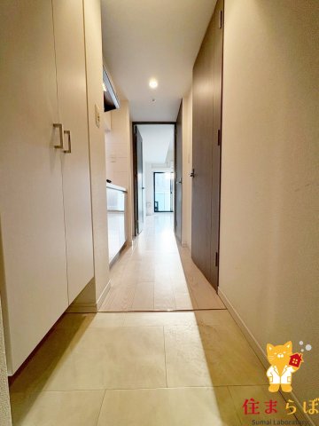 玄関　「気になったら、LINEで気軽に相談できますよ。」