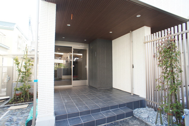 エントランス　エントランスを抜けると我が家です♪