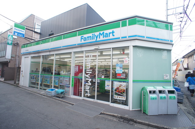 コンビニ　ファミリーマート狛江駅南店（コンビニ）まで409m