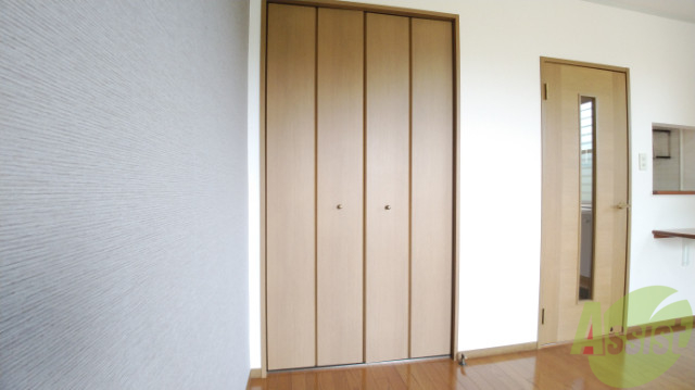 収納　リビングにございます収納になります。程よく便利なサイズ