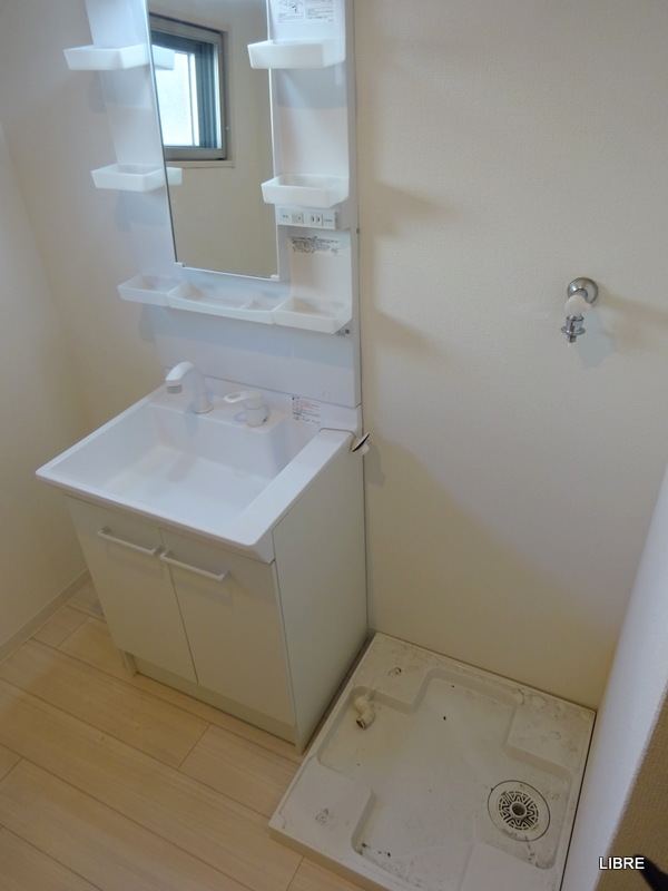 洗面設備　独立洗面台と室内洗濯機置場！