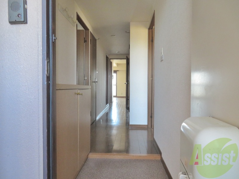 玄関　玄関からの写真になります。広々としていますね