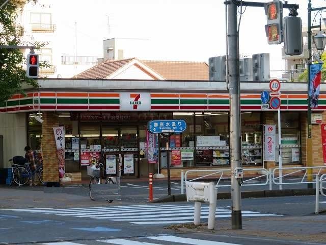 コンビニ　セブンイレブン（コンビニ）まで550m