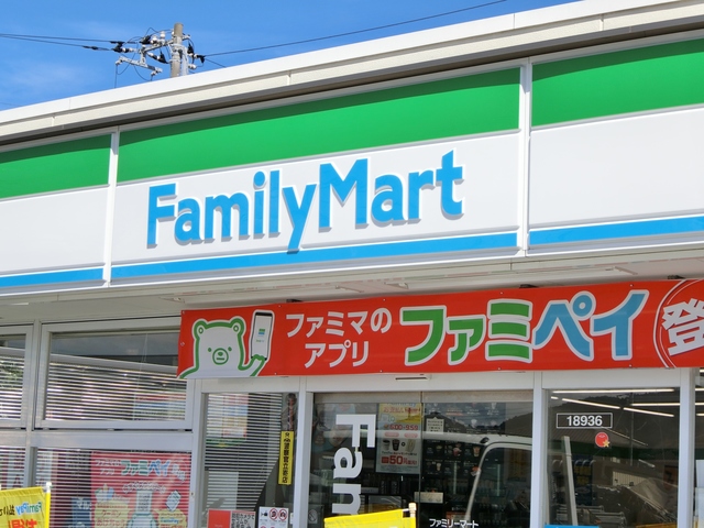 コンビニ　ファミリーマート富士岩松店（コンビニ）まで586m
