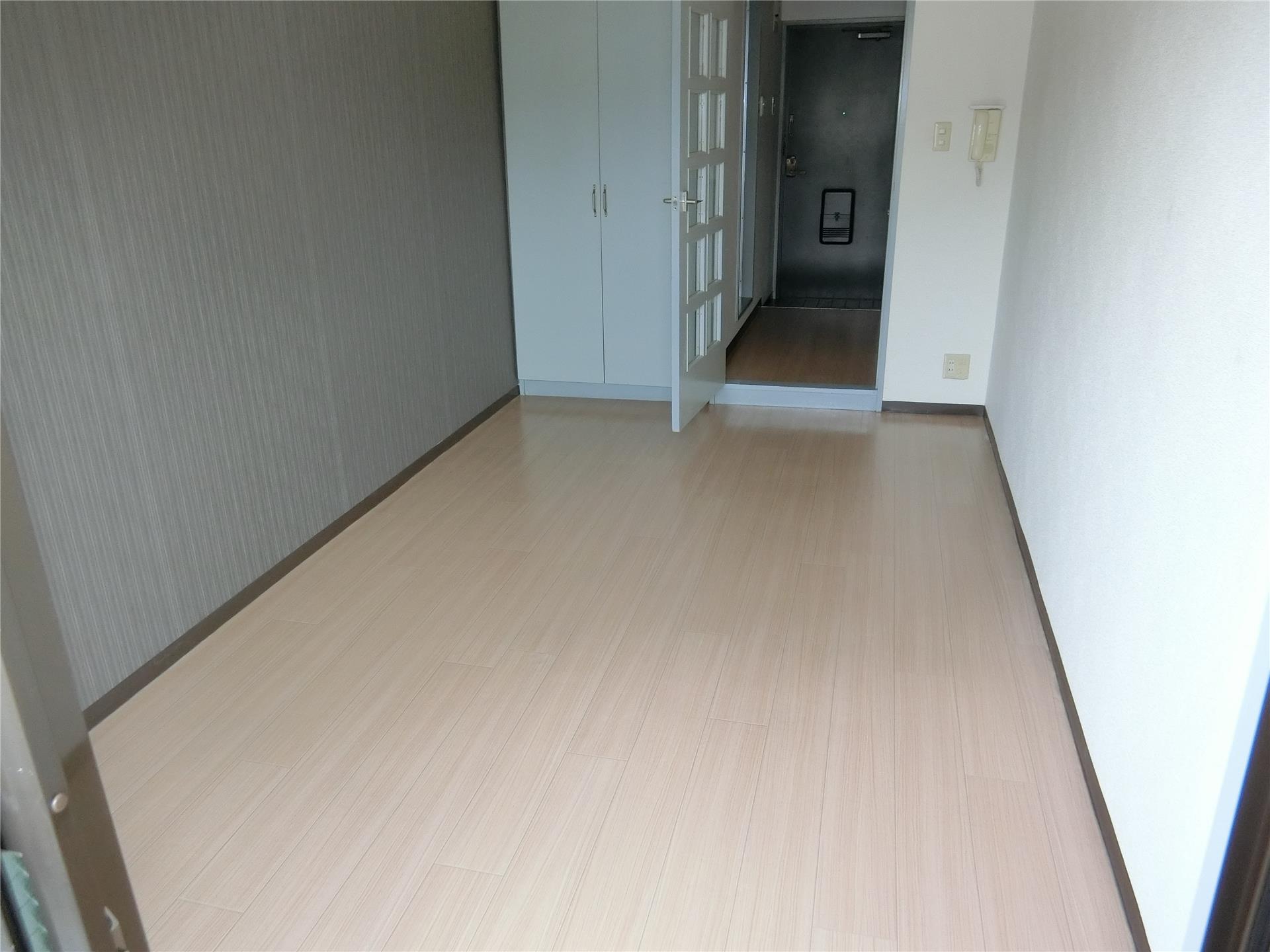 居室・リビング　アクセントクロスは部屋毎で違います