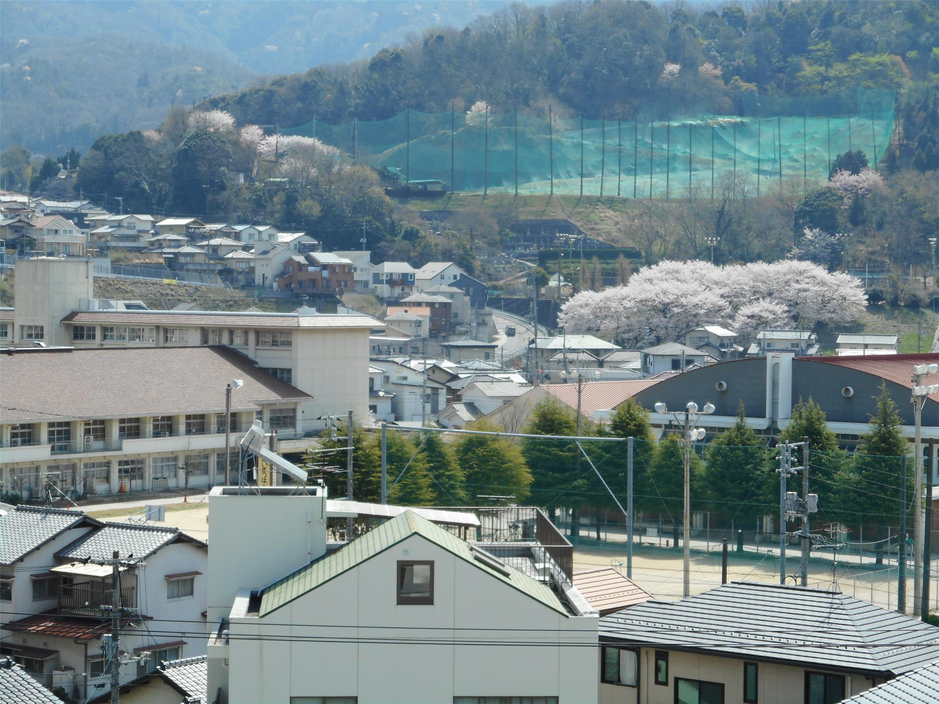 中学校　海田町立海田中学校（中学校）まで813m