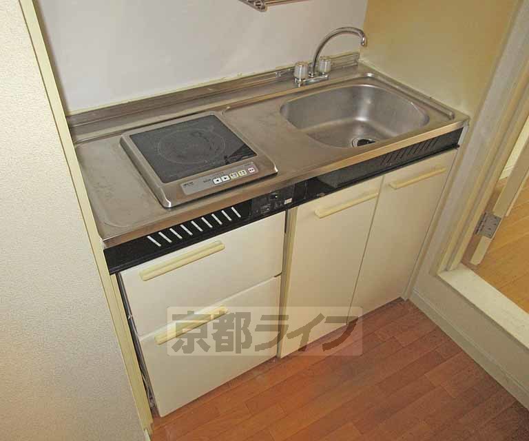 キッチン　圧迫感のないキッチンです