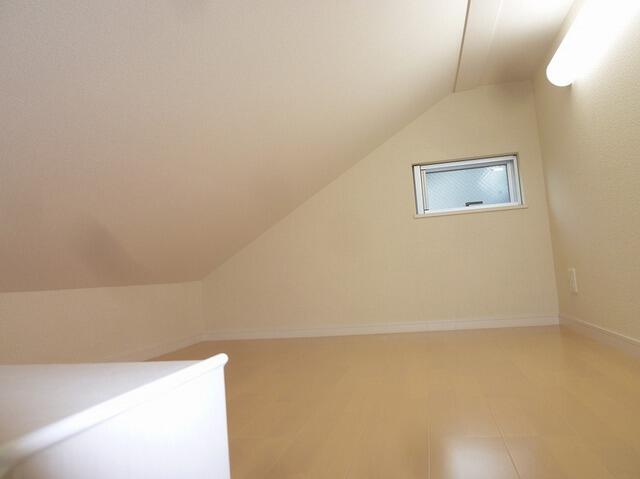 その他部屋・スペース　ロフトには窓があります★