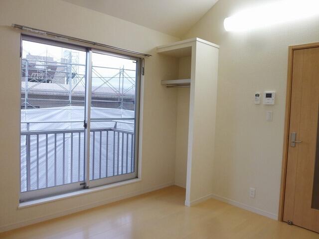 居室・リビング　収納棚あります★