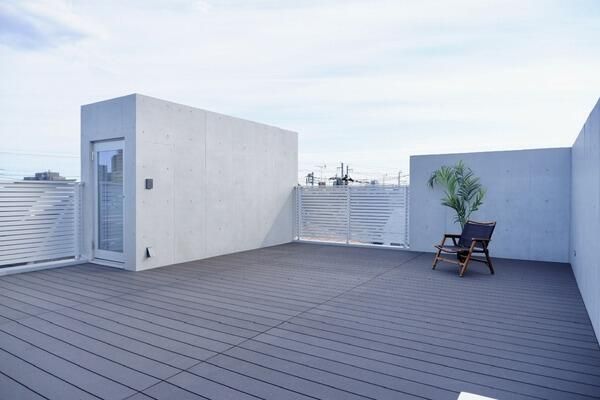 バルコニー　バルコニーからの眺めを楽しみながら食事をしませんか