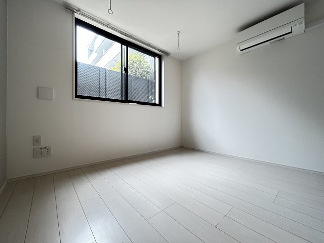 居室・リビング　こちらのリビングで趣味の時間をお楽しみください