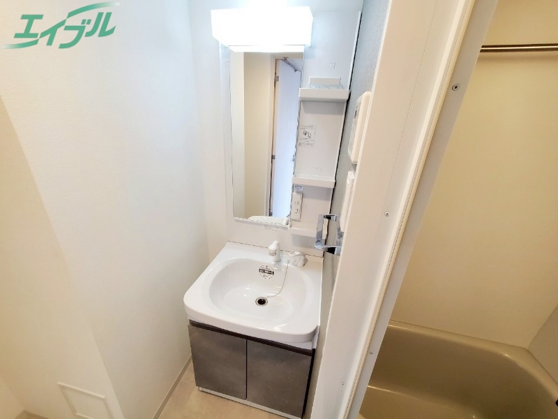 洗面設備　同型参考写真