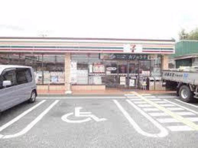 コンビニ　セブンイレブン大阪狭山草沢店（コンビニ）まで262m