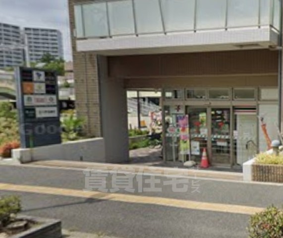 コンビニ　セブンイレブン　南千里駅前店（コンビニ）まで472m