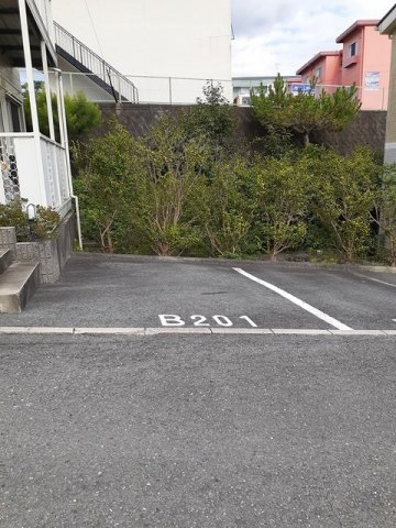 駐車場　駐車場に車を止められます