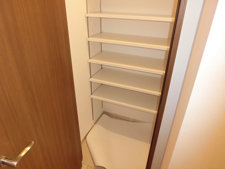 玄関　※別部屋参考写真