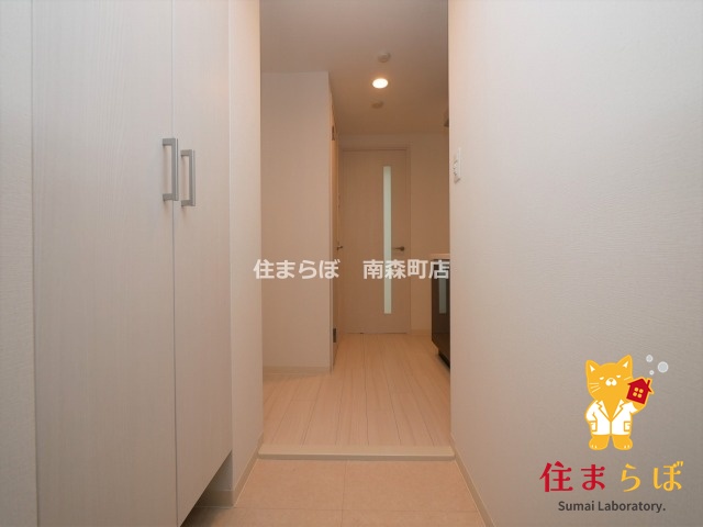 玄関　「気になったら、LINEで気軽に相談できますよ。」