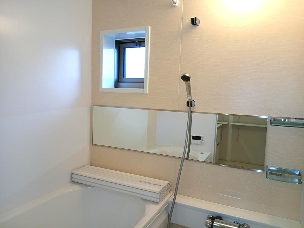 バス・シャワールーム　雨の日や帰宅が遅い日にも便利な浴室乾燥機・追い焚き付き